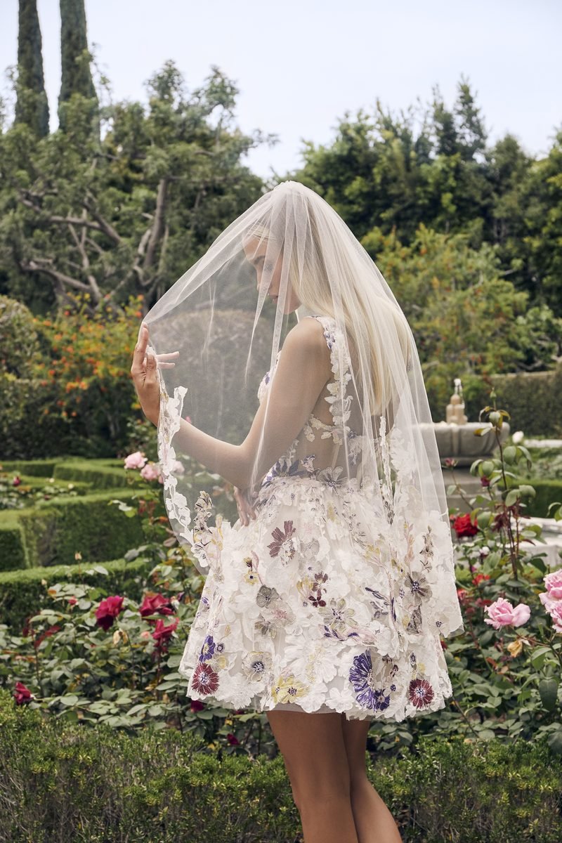 Robe de mariée deux en un, robe courte florale et surjupe — Clover par Casablanca Bridal, vue 4, showroom MADAMOON Paris 10e