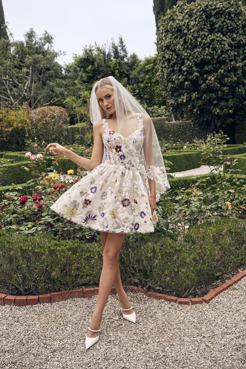 Robe de mariée deux en un, robe courte florale et surjupe — Clover par Casablanca Bridal, vue 5, showroom MADAMOON Paris 10e