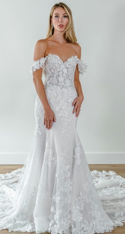 Robe de mariée sirène, fourreau à motifs floraux, tulle pailleté et longue traîne — Siddalee par Watters Designs, showroom MADAMOON Paris 10e