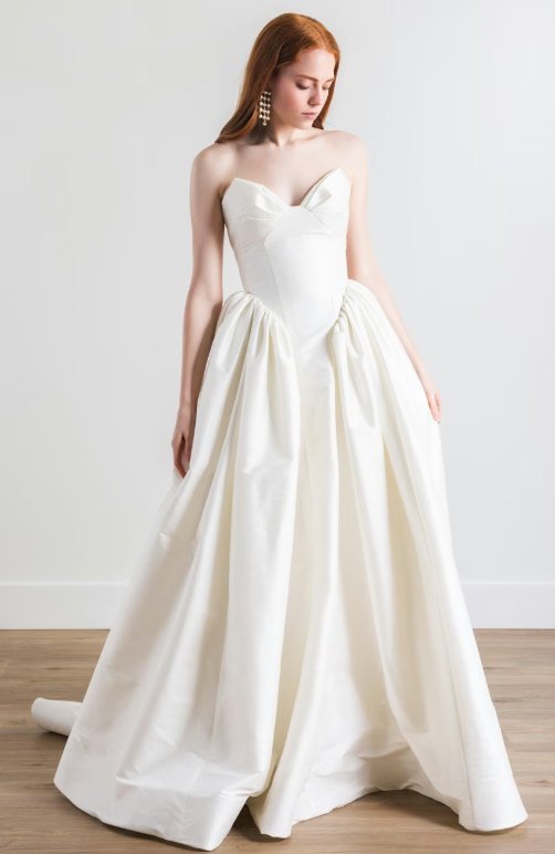 Robe de mariée princesse, corset structuré et silhouette couture — Ember par Watters Designs, showroom MADAMOON Paris 10e