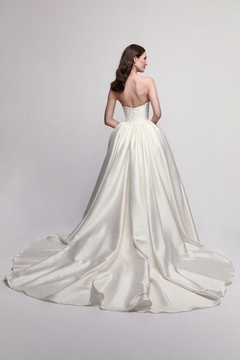 Robe de mariée princesse, mikado brodé de fleurs de perles — Fern par Watters Designs, vue 2, showroom MADAMOON Paris 10e