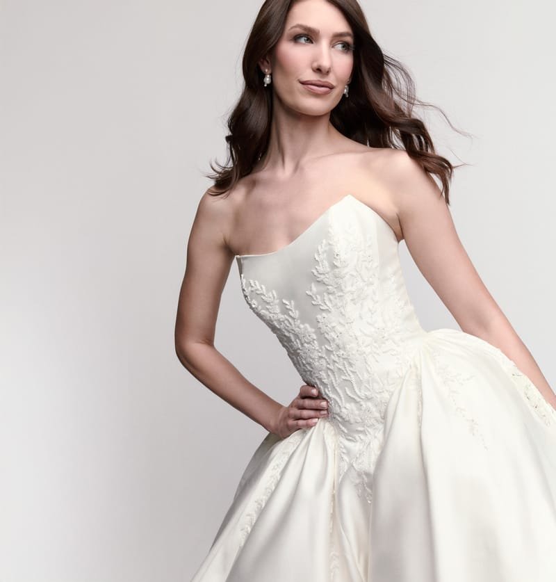 Robe de mariée princesse, mikado brodé de fleurs de perles — Fern par Watters Designs, vue 3, showroom MADAMOON Paris 10e