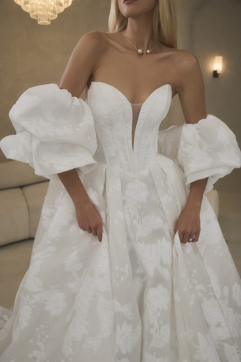 Robe de mariée princesse bustier en jacquard, corset taille basque en pointe — Guinevere par Casablanca Bridal, vue 6, showroom MADAMOON Paris 10e