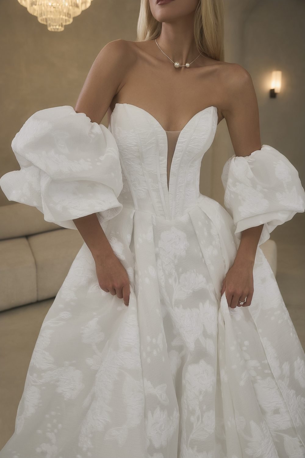 Robe de mariée princesse bustier en jacquard, corset taille basque en pointe — Guinevere par Casablanca Bridal, vue 8, showroom MADAMOON Paris 10e