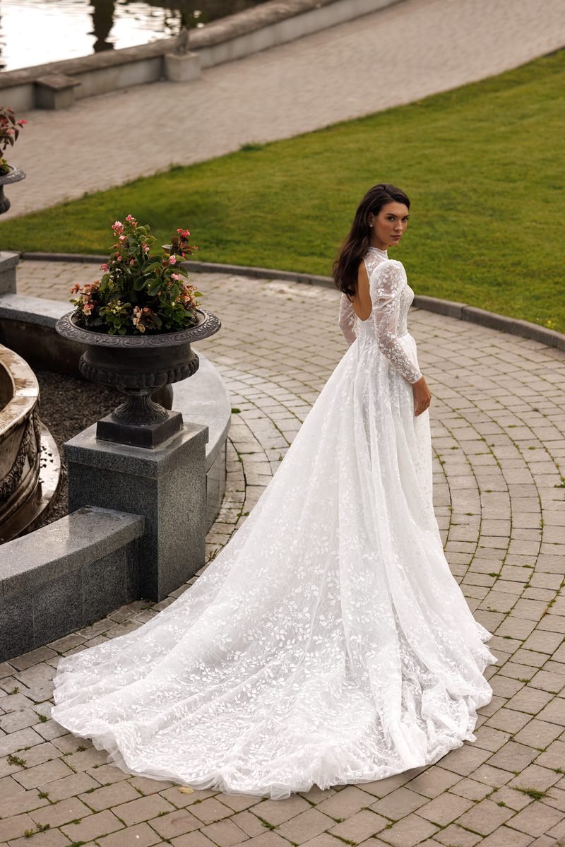 Robe de mariée sirène conseillée pour une morphologie en 8 — showroom MADAMOON Paris 10e