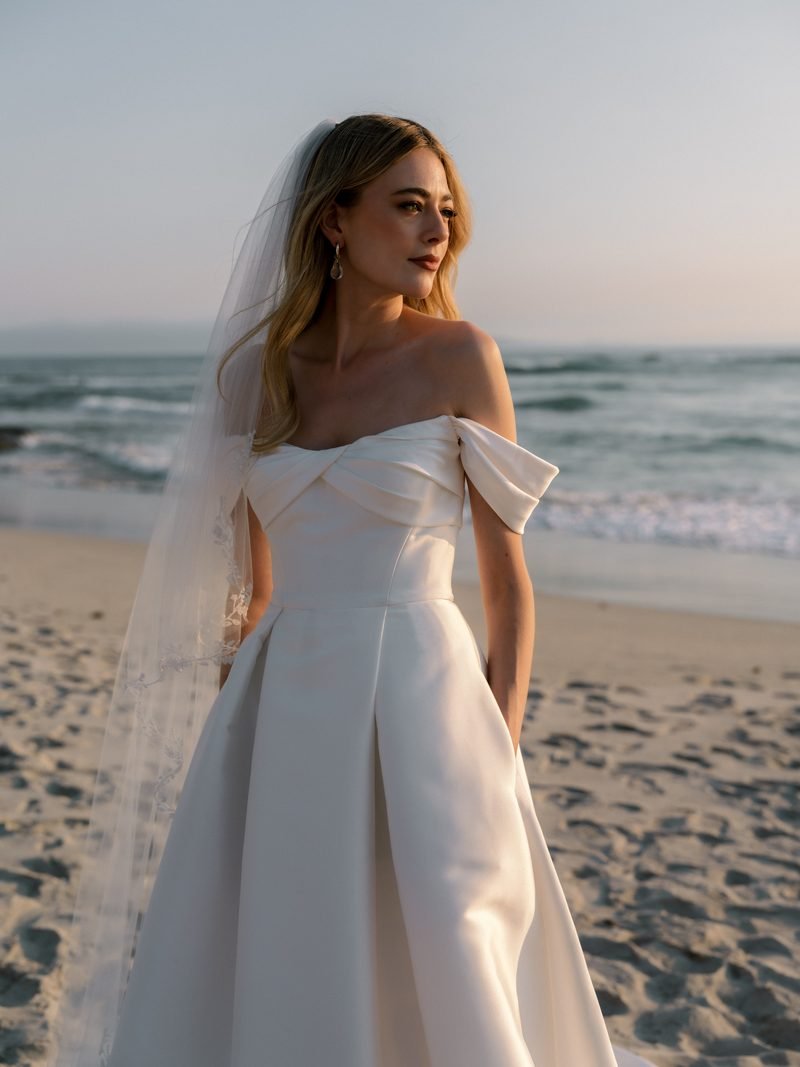 Robe de mariée princesse, en mikado ou en jacquard, épaules dénudées — Trinity par Watters Designs, vue 10, showroom MADAMOON Paris 10e