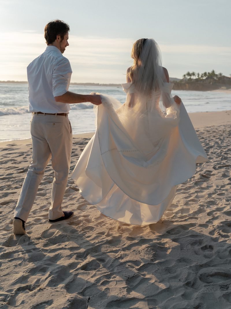 Robe de mariée princesse, en mikado ou en jacquard, épaules dénudées — Trinity par Watters Designs, vue 5, showroom MADAMOON Paris 10e