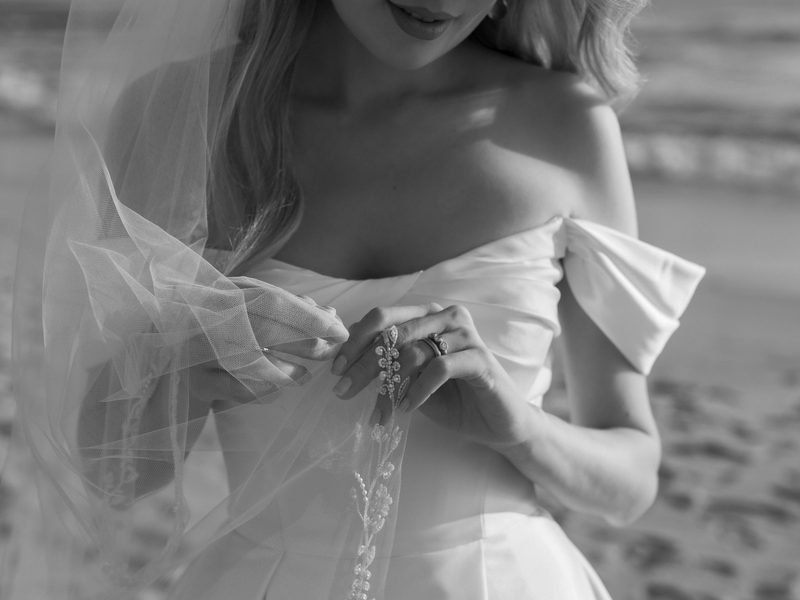 Robe de mariée princesse, en mikado ou en jacquard, épaules dénudées — Trinity par Watters Designs, vue 6, showroom MADAMOON Paris 10e