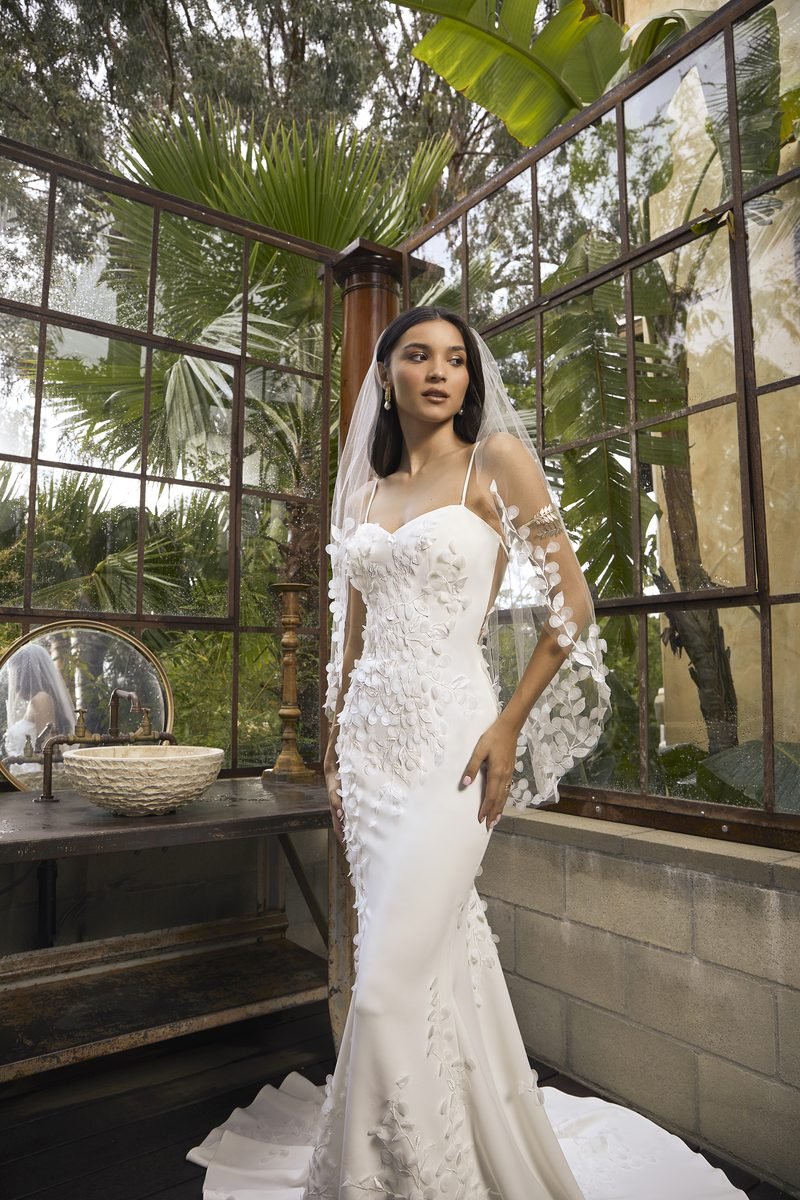 Wedding dress, mermaid in matte satin, chiffon petals set by hand — Ariel by Casablanca Bridal, view 5, MADAMOON showroom, Paris 10e