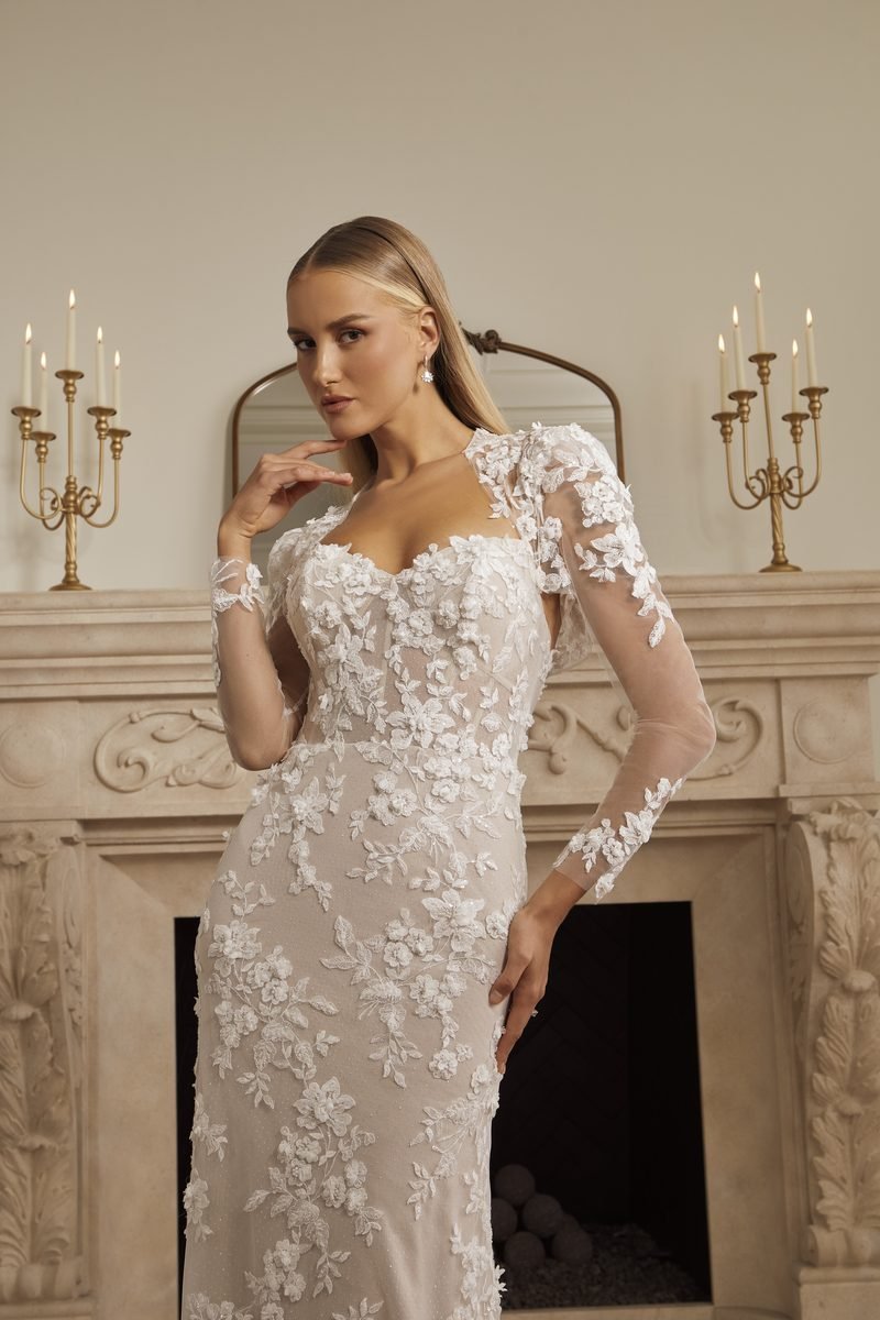 Wedding dress, mermaid, raised lace for a sophisticated look — Meredith by Casablanca Bridal, view 8, MADAMOON showroom, Paris 10e