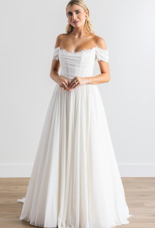 Robe de mariée tulle fluide et dentelle Highclare, décolleté arrondi — Calla par Watters Designs, showroom MADAMOON Paris 10e