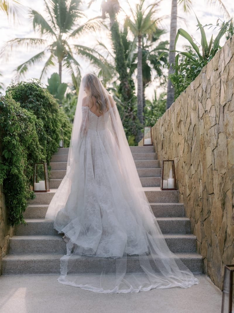 Robe de mariée trapèze en dentelle, avec des manches longues — Pendant par Watters Designs, showroom MADAMOON Paris 10e