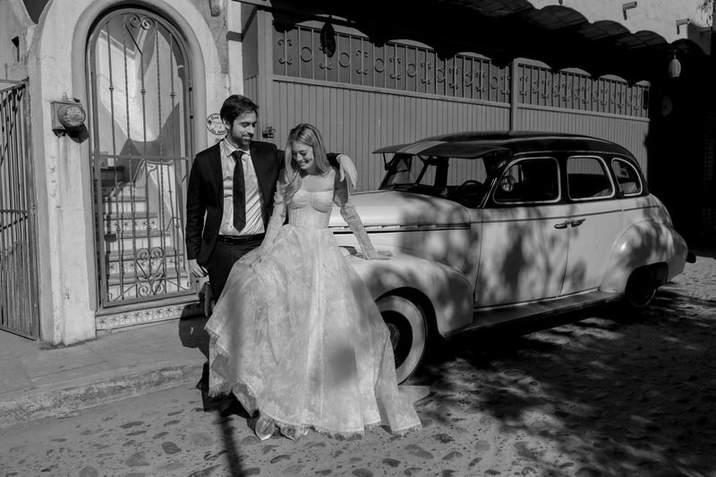Robe de mariée trapèze en dentelle, avec des manches longues — Pendant par Watters Designs, vue 29, showroom MADAMOON Paris 10e