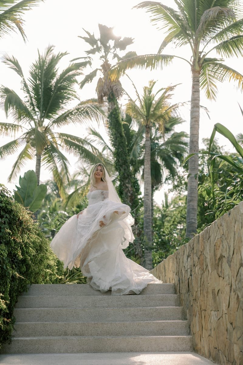 Robe de mariée trapèze en dentelle, avec des manches longues — Pendant par Watters Designs, vue 3, showroom MADAMOON Paris 10e