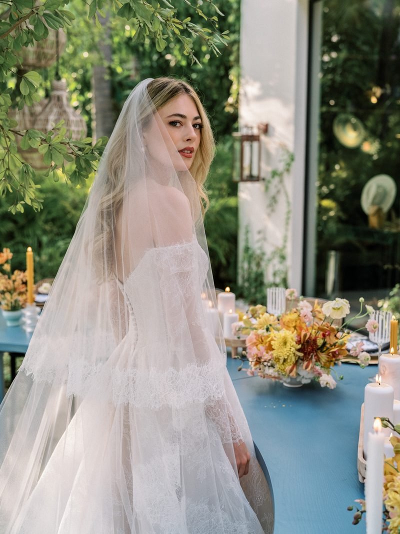 Robe de mariée trapèze en dentelle, avec des manches longues — Pendant par Watters Designs, vue 30, showroom MADAMOON Paris 10e
