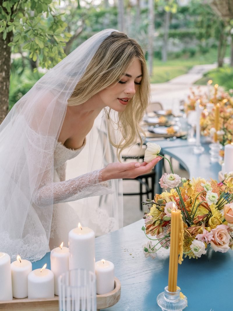 Robe de mariée trapèze en dentelle, avec des manches longues — Pendant par Watters Designs, vue 31, showroom MADAMOON Paris 10e