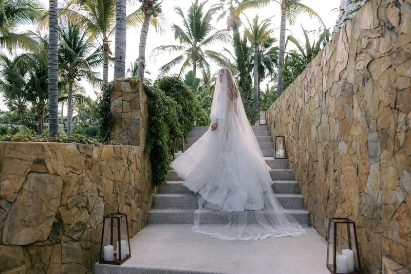 Robe de mariée trapèze en dentelle, avec des manches longues — Pendant par Watters Designs, vue 34, showroom MADAMOON Paris 10e