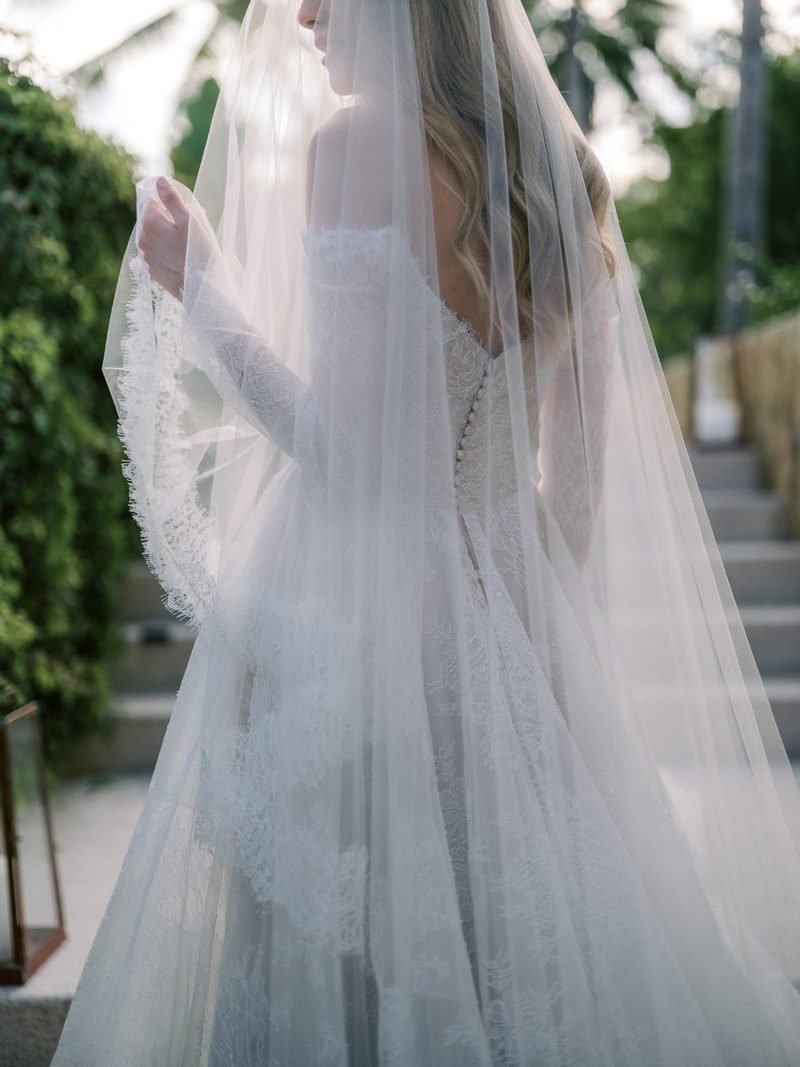 Robe de mariée trapèze en dentelle, avec des manches longues — Pendant par Watters Designs, vue 35, showroom MADAMOON Paris 10e