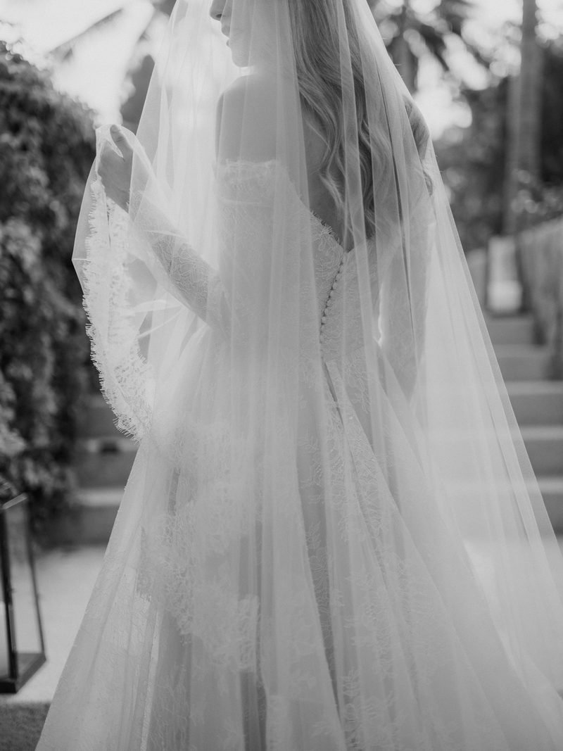 Robe de mariée trapèze en dentelle, avec des manches longues — Pendant par Watters Designs, vue 36, showroom MADAMOON Paris 10e