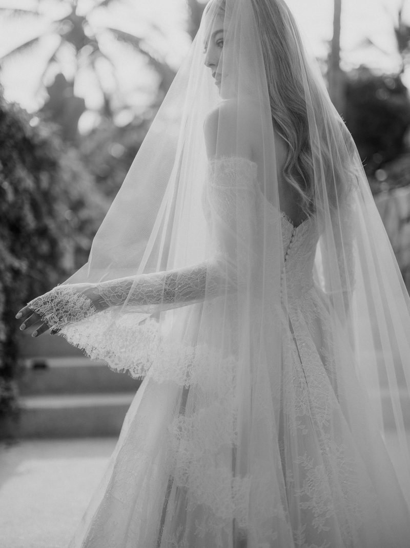 Robe de mariée trapèze en dentelle, avec des manches longues — Pendant par Watters Designs, vue 38, showroom MADAMOON Paris 10e