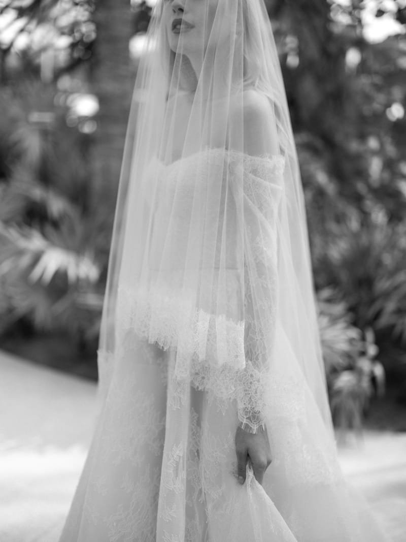 Robe de mariée trapèze en dentelle, avec des manches longues — Pendant par Watters Designs, vue 4, showroom MADAMOON Paris 10e