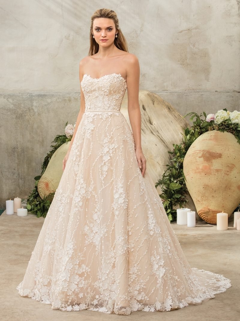 Robe de mariée princesse ou trapèze en dentelle — Sienna par Casablanca Bridal, showroom MADAMOON Paris 10e