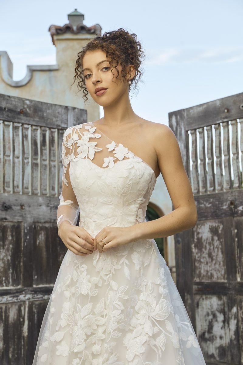Wedding dress, a-line, lace appliqués and matte sequins — Solana by Casablanca Bridal, view 4, MADAMOON showroom, Paris 10e