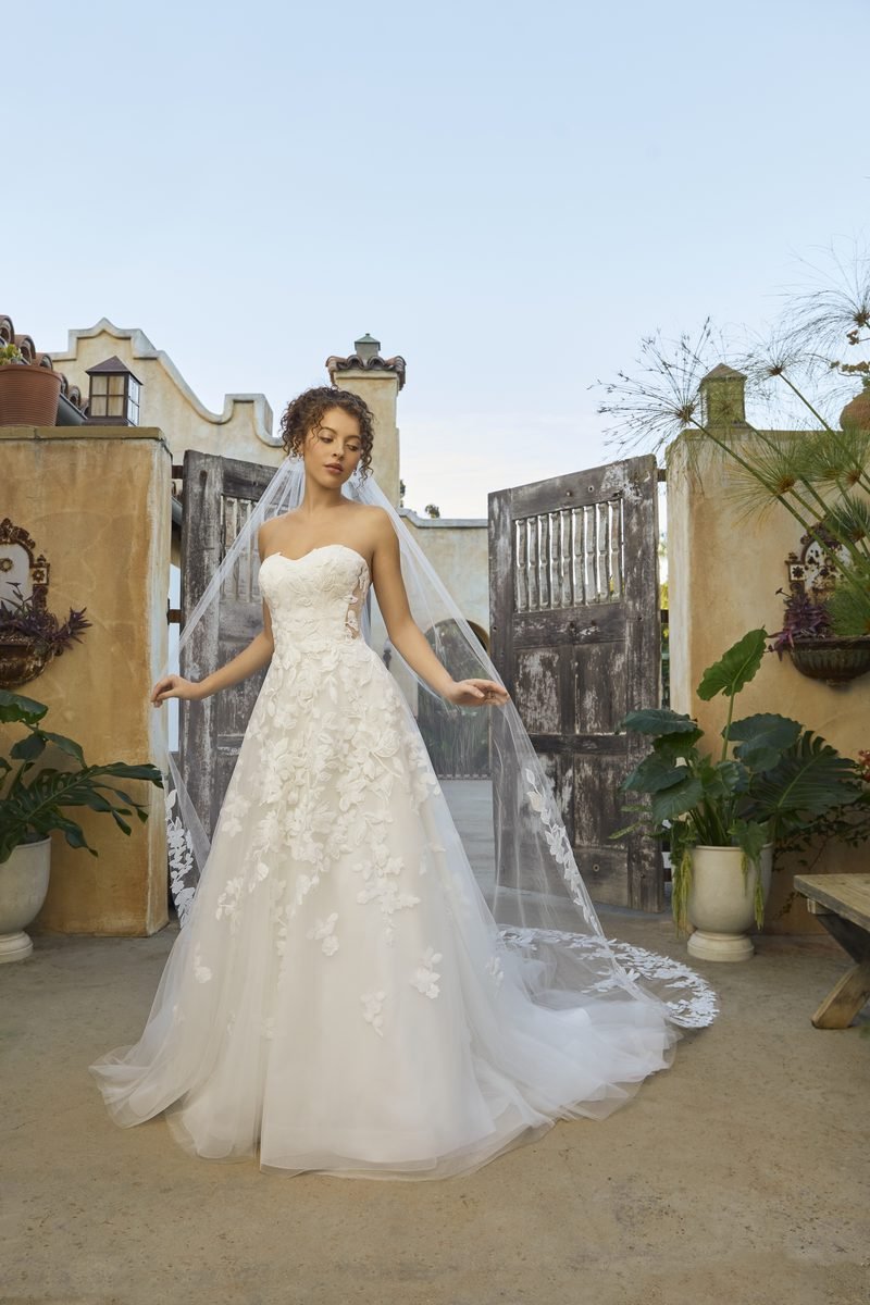Wedding dress, a-line, lace appliqués and matte sequins — Solana by Casablanca Bridal, view 6, MADAMOON showroom, Paris 10e