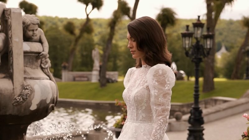 Robe de mariée sirène conseillée pour une morphologie en 8 — showroom MADAMOON Paris 10e