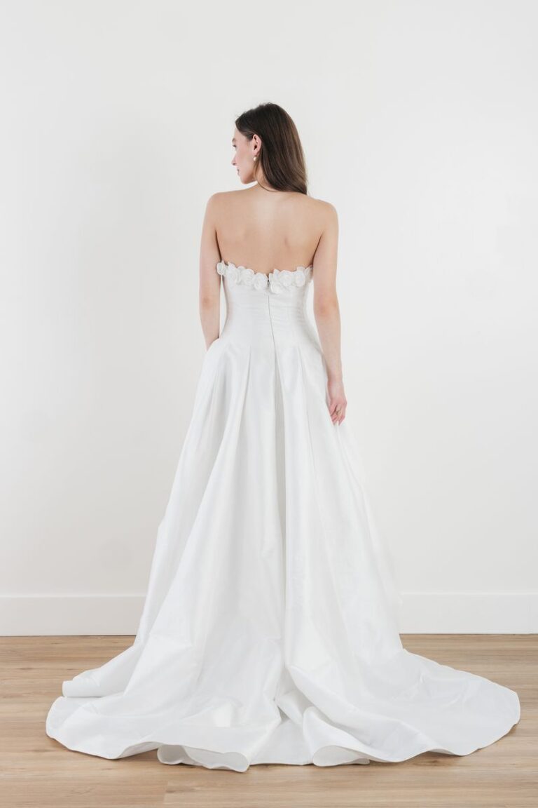 Robe minimaliste épurée